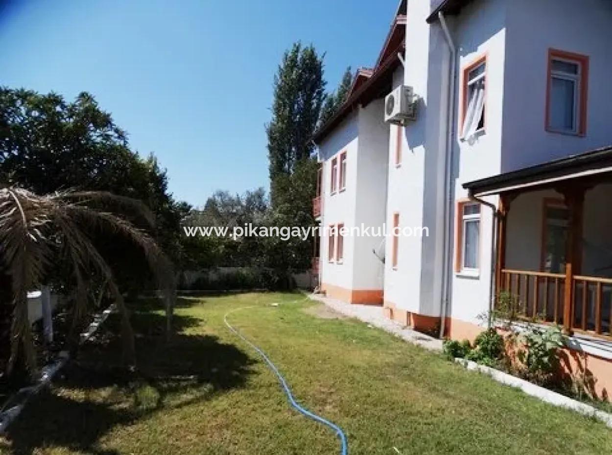 6 Mehrfamilienhäuser Auf 717 M2 Grundstück Im Zentrum Von Köyceiz Stehen Komplett Zum Verkauf