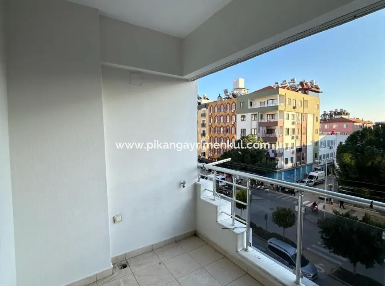 Boulevard Fassade 3 1 Wohnzimmer- Und Küchenwohnung Zum Verkauf