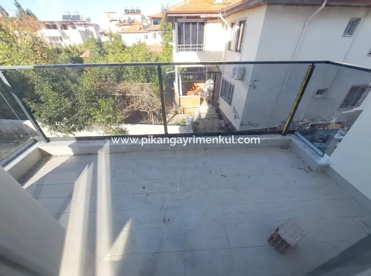 Eine 11-Wohnung Im Mittleren Stock Eines Brandneuen Dreistöckigen Gebäudes Mit Schwimmbad Im Zentrum Von Muğla Ortaca Steht Zum Verkauf