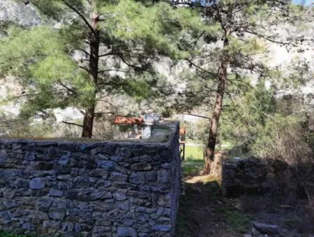 Ruiniertes Dorfhaus Aus Stein Zum Verkauf In Gökova Und Seinem Land