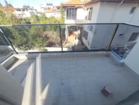 Eine 11-Wohnung Im Mittleren Stock Eines Brandneuen Dreistöckigen Gebäudes Mit Schwimmbad Im Zentrum Von Muğla Ortaca Steht Zum Verkauf