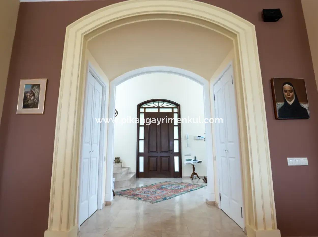 7 In 1 Detached Luxury House On A 2300 M2 Plot For Sale In Zekeriyaköy, Istanbul