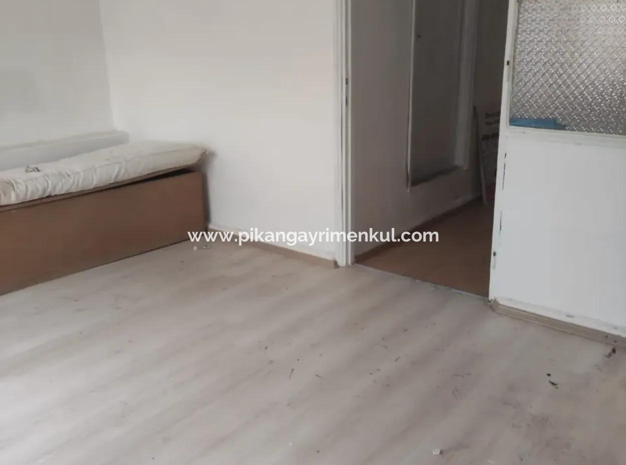 Muğla Ula Akyakada Busy Street Flat Entrance Shop For Emergency Sale