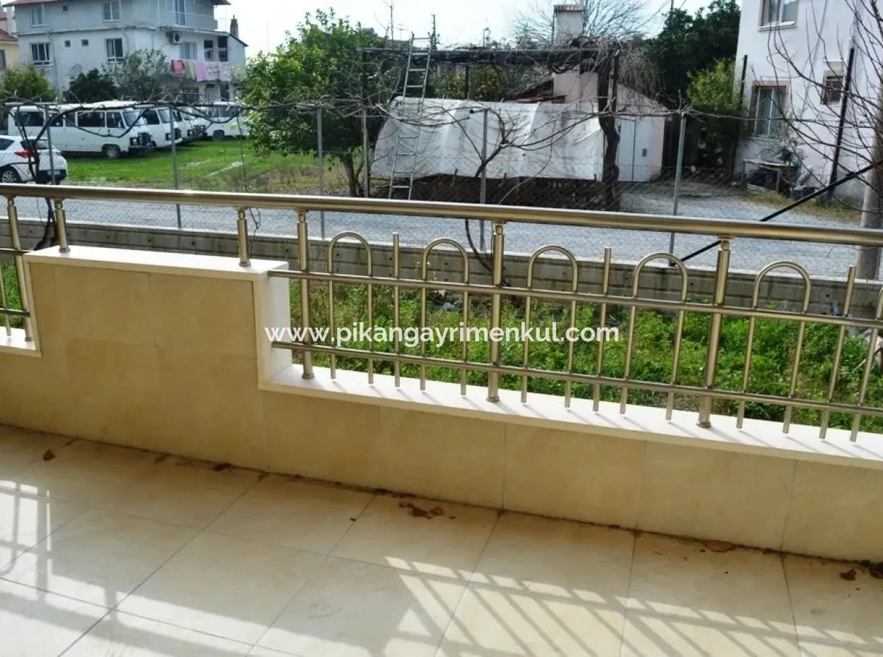Oriya Detached With A Garden Apartment Rental In The Centre