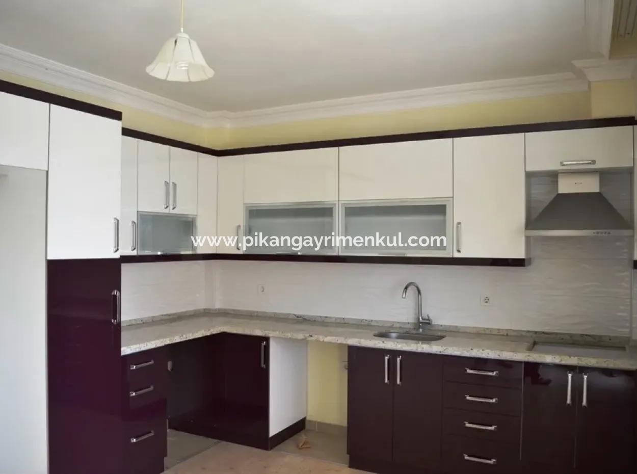 Oriya Detached With A Garden Apartment Rental In The Centre