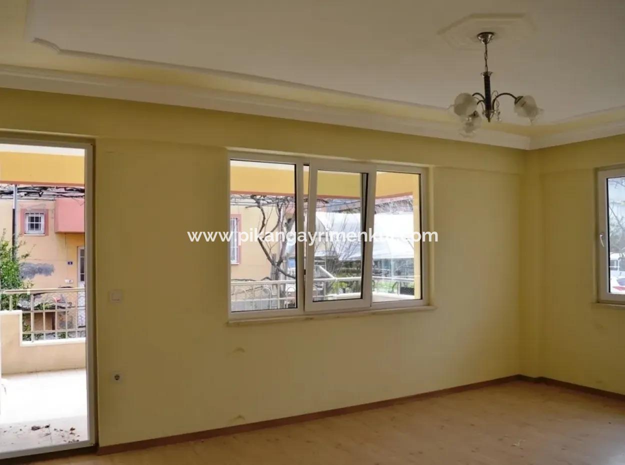 Oriya Detached With A Garden Apartment Rental In The Centre