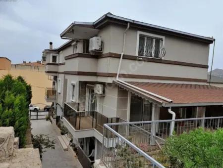 Izmir Bornova Ataturk Mah. One Of The 2 Triplex Villas On A 470 M2 Plot Is For Sale