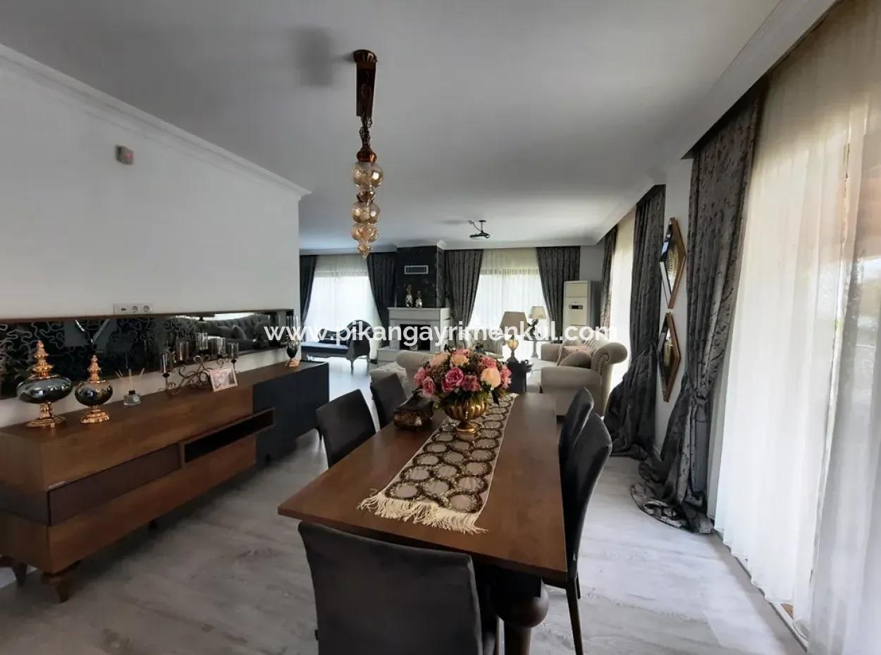 Muğla Dalyanda Satılık Yüzme Havuzlu Lüks Villa