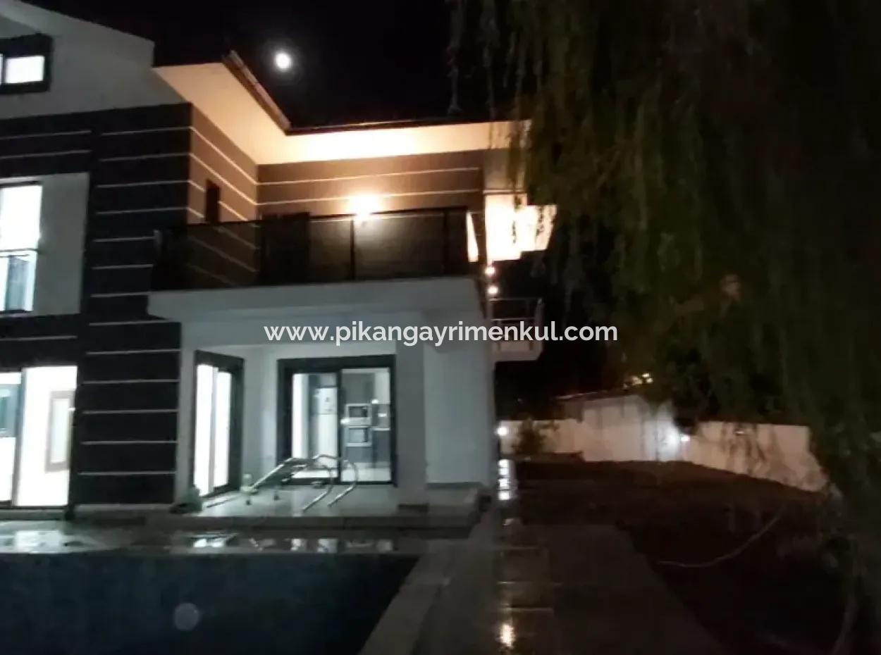 Muğla Dalyanda 520 M2 Arsada 230 M2 5+1 Ultra Lüks Villa Satılık