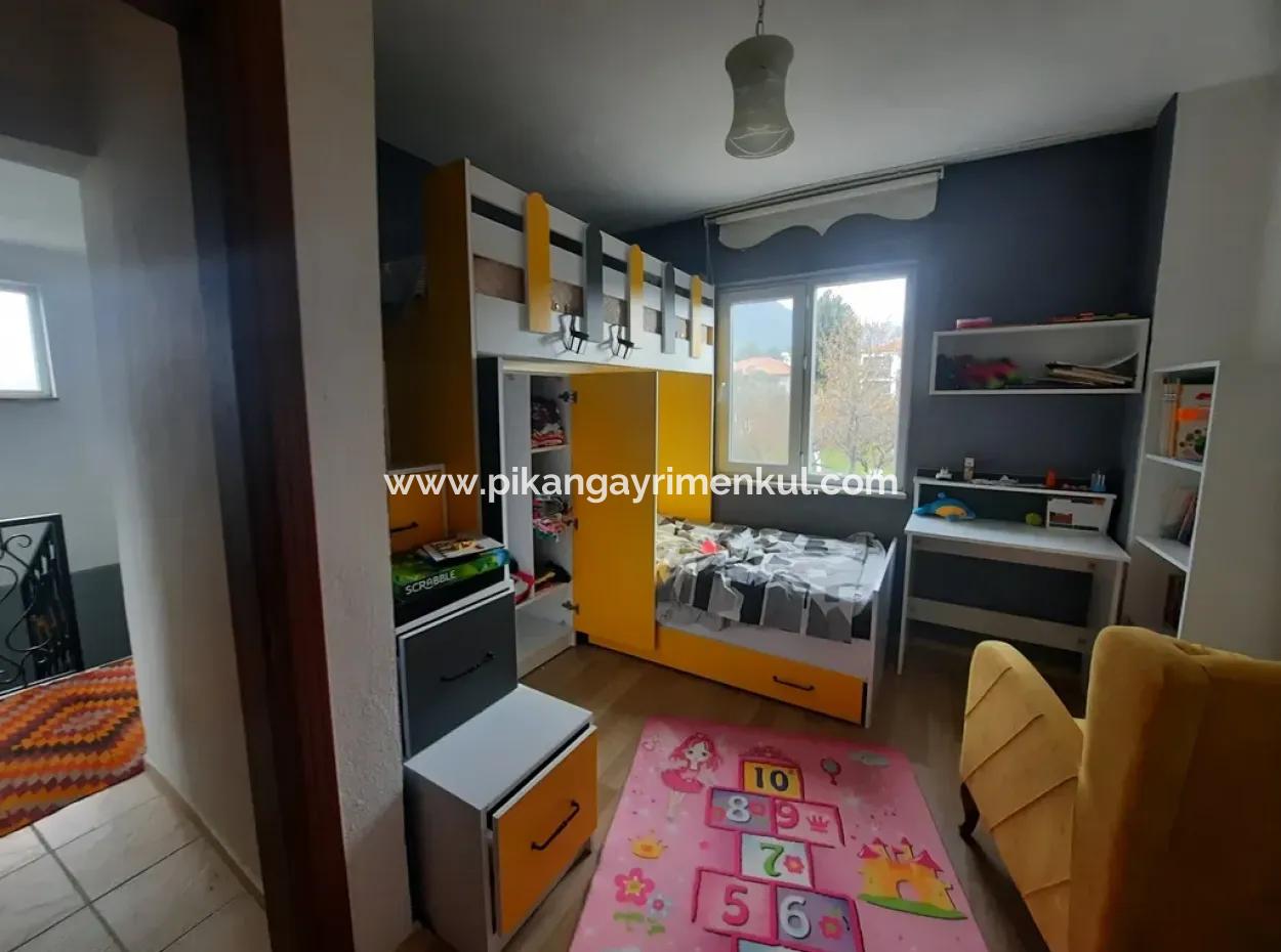 Köyceğiz Zeytinalanında 1700 M2 Arsada 200 M2 Göl Manzaralı Villa Satılık