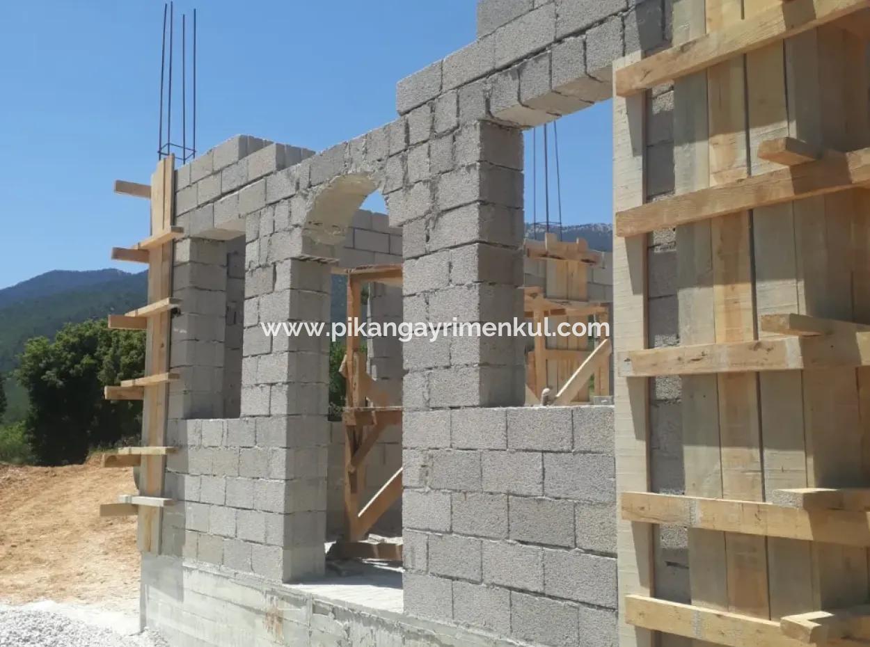 Denizli Acıpayam Örende  % 20/40 İmarlı İçinde Kaba İnşaat Olan 773 M2 Müstakil Arsa Satılık