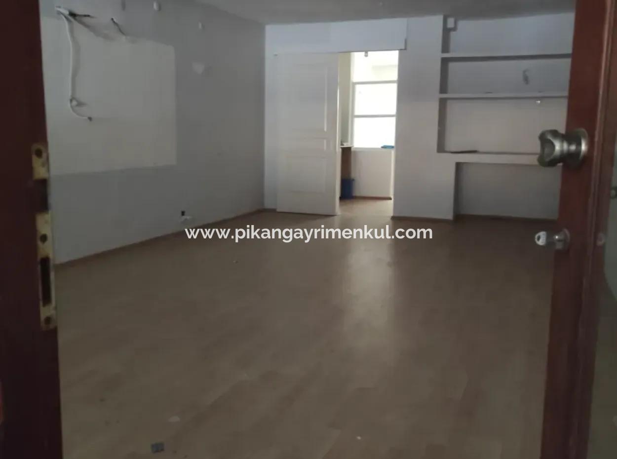 Muğla Ula Akyakada İşlek Caddede Düz Giriş Dükkan Acil Satılık