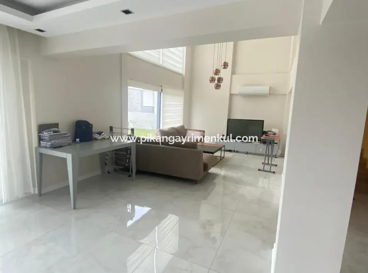 Ortaca Sarıgerme De 415 M2 Arsa İçerisinde, Eşyalı 4+1 Villa  Kiralık