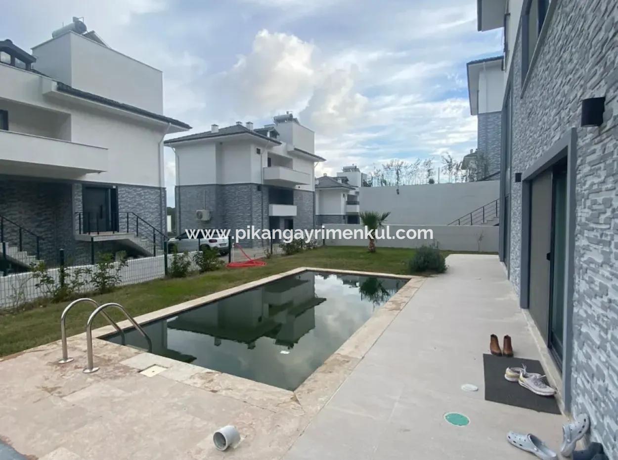 Ortaca Sarıgerme De 415 M2 Arsa İçerisinde, Eşyalı 4+1 Villa  Kiralık