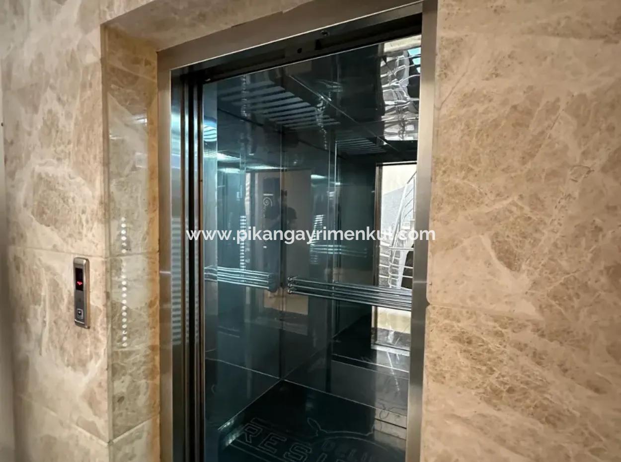 Rezidansta 3+1 Lüks Bulvara Cephe Daire Satılık