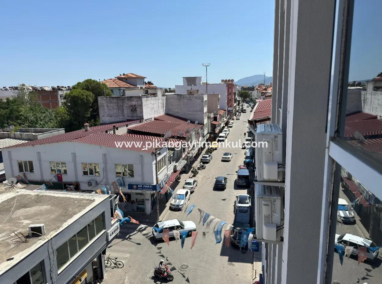 Ortaca Çarşı Merkezde Eşyalı 1+1 Geniş Daire Kiralık.