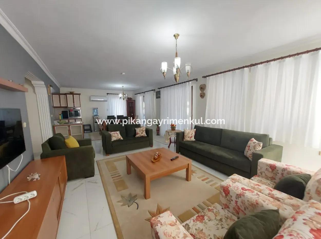 Dalyan Merkezde 5+1 Satılık Triplex Villa