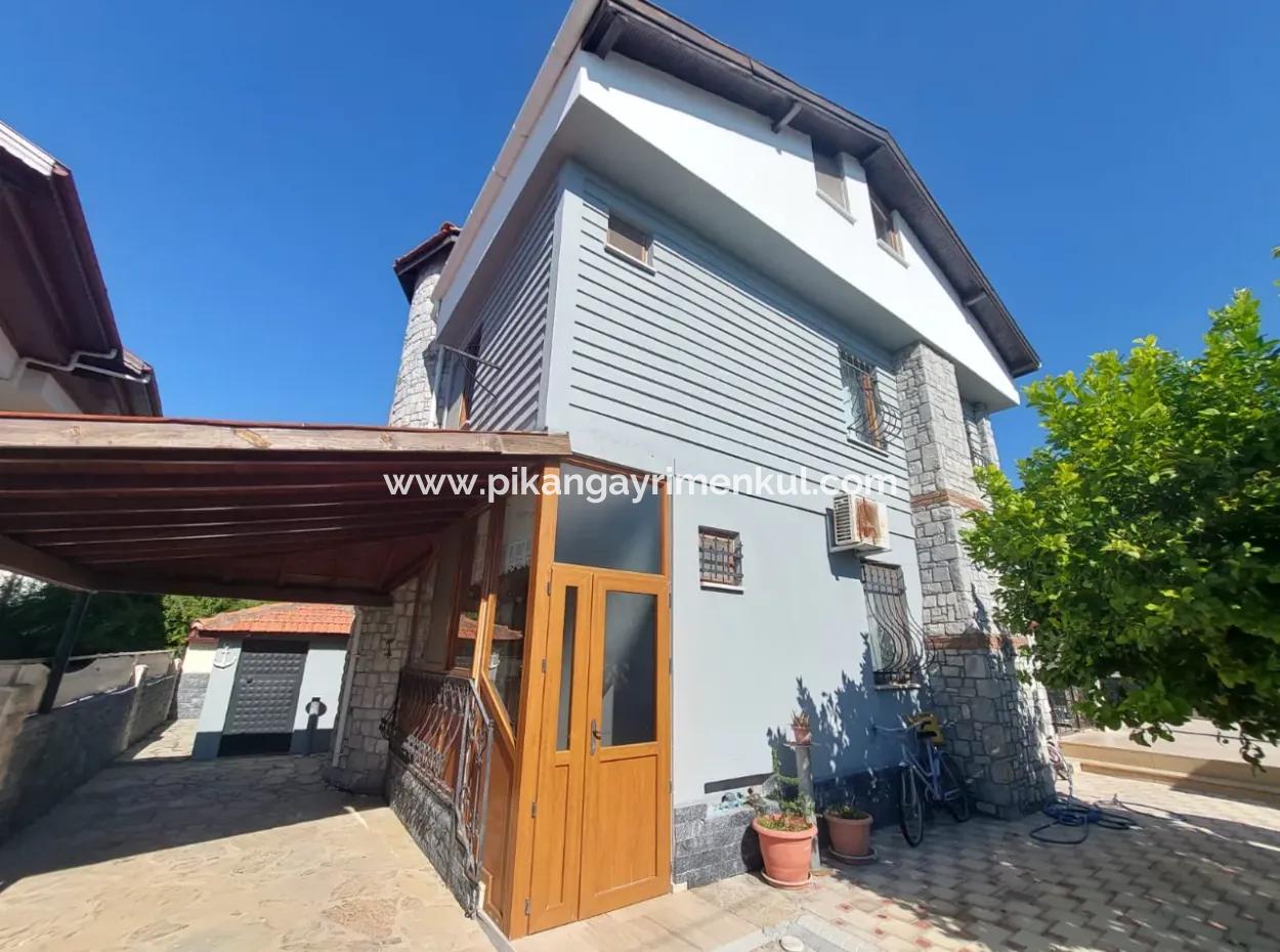 Dalyan Merkezde 5+1 Satılık Triplex Villa