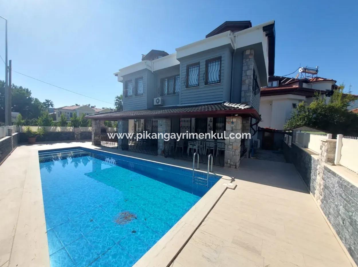 Dalyan Merkezde 5+1 Satılık Triplex Villa