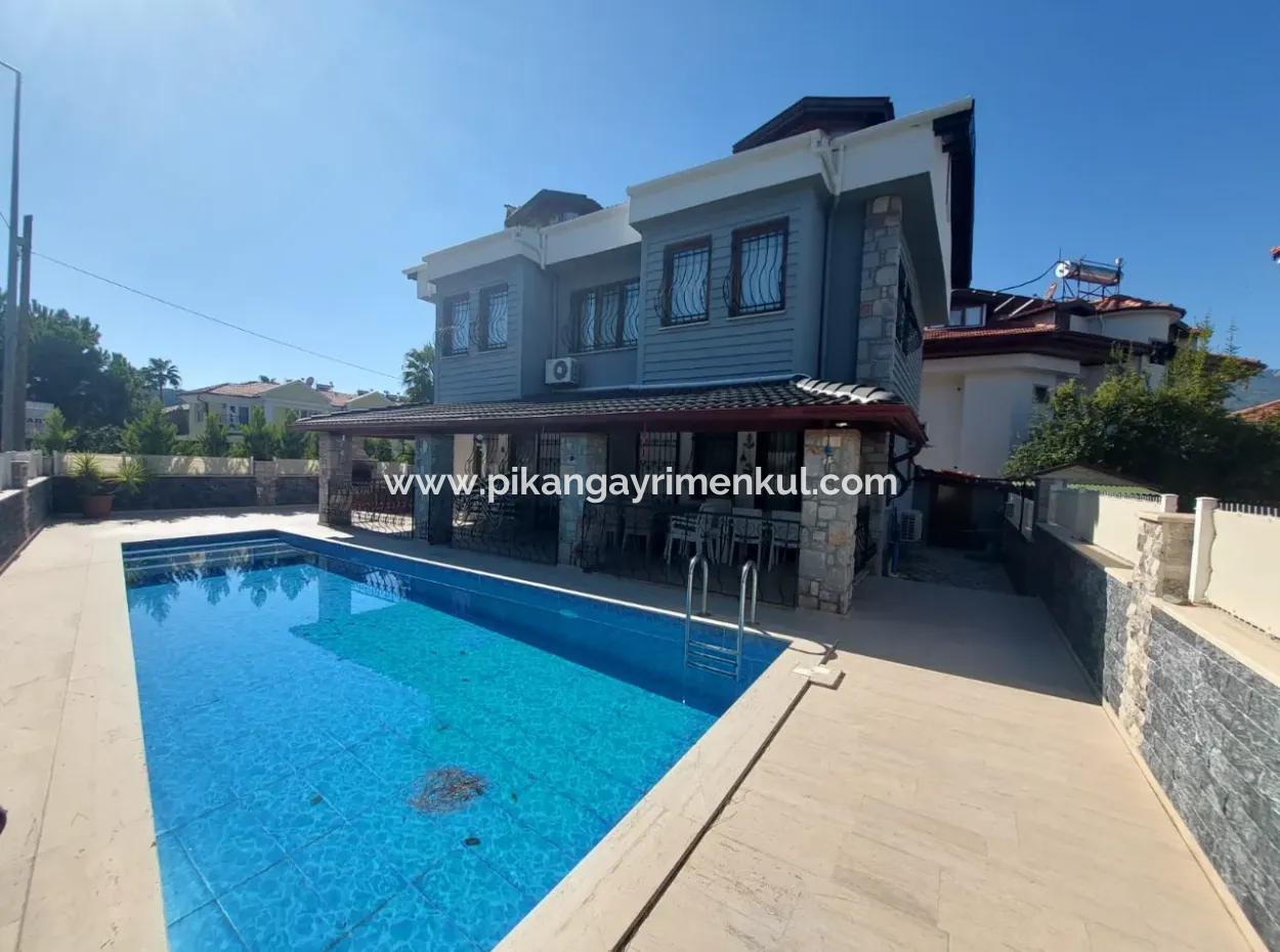 Dalyan Merkezde 5+1 Satılık Triplex Villa