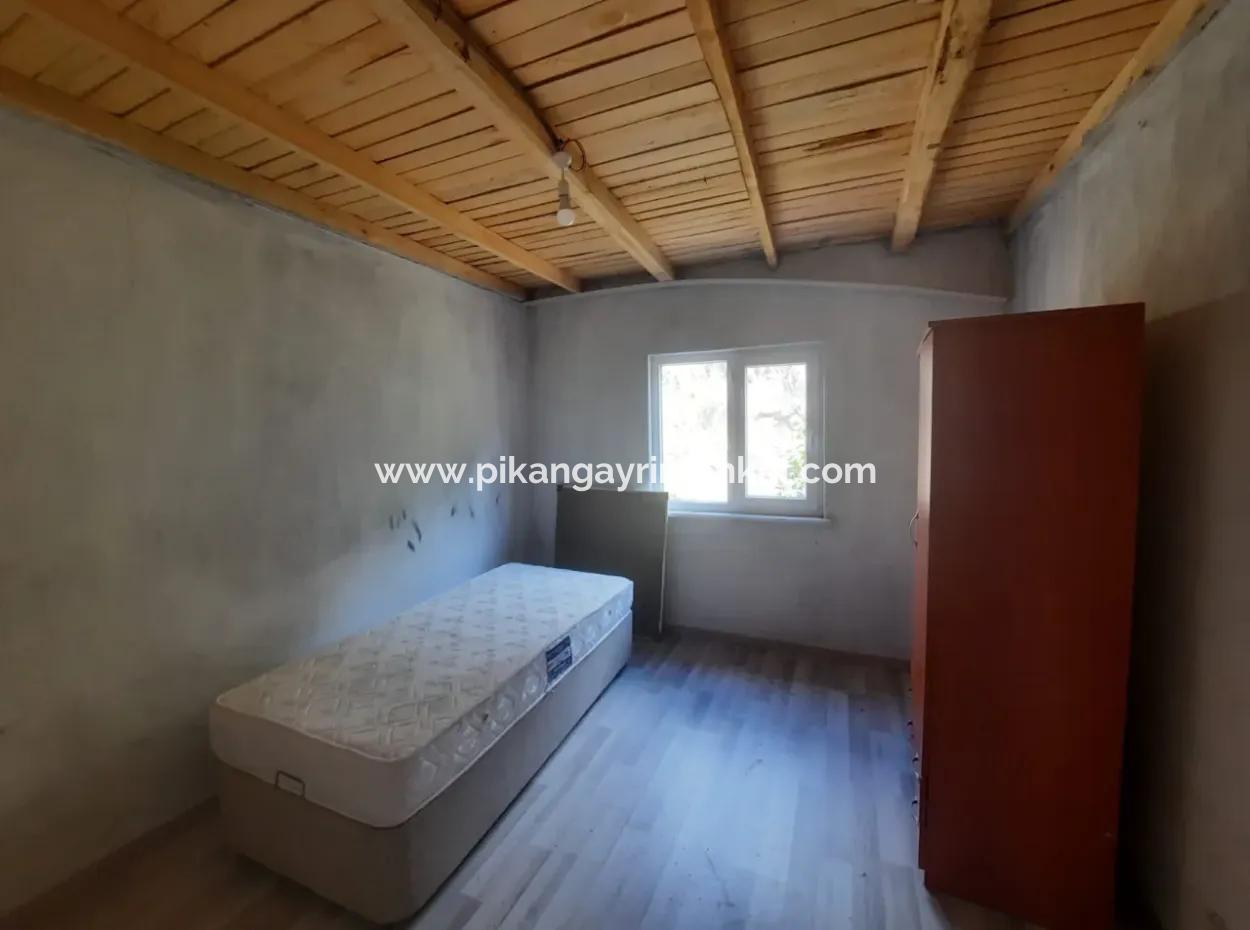 Çameli Kızılyakada 5 000 M2 Müstakil Arazide 2+1  Ev Ve  200 M2  Ahır Satılık