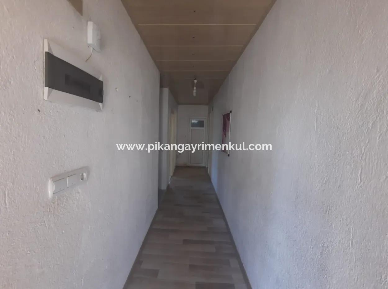 Çameli Kızılyakada 5 000 M2 Müstakil Arazide 2+1  Ev Ve  200 M2  Ahır Satılık