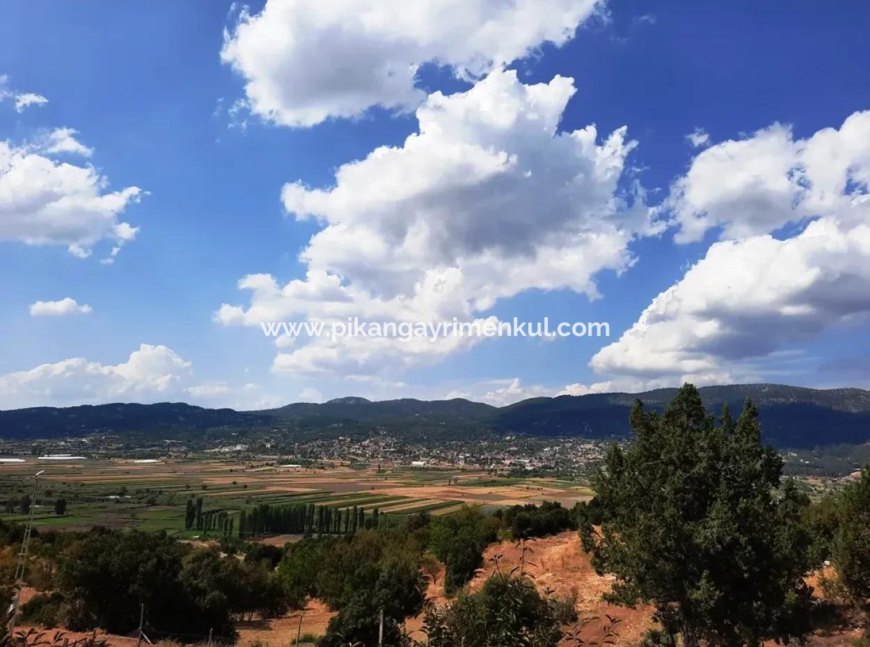 Çameli Kızılyakada 5 000 M2 Müstakil Arazide 2+1  Ev Ve  200 M2  Ahır Satılık