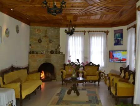 Köyceğiz Ekincik Te Satılık Deniz Manzaralı 748 M2 Müstakil Arsada 170 M2, 3+1 Villa