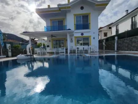 Muğla Dalyanda Satılık Yüzme Havuzlu Müstakil Lüks Villa