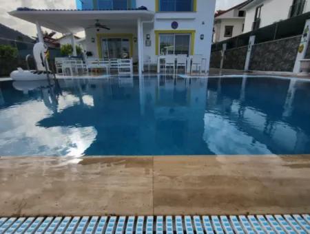 Muğla Dalyanda Satılık Yüzme Havuzlu Müstakil Lüks Villa